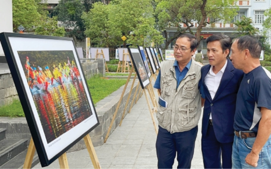 “Colors and Scents of the Three Regions” photography exhibition 